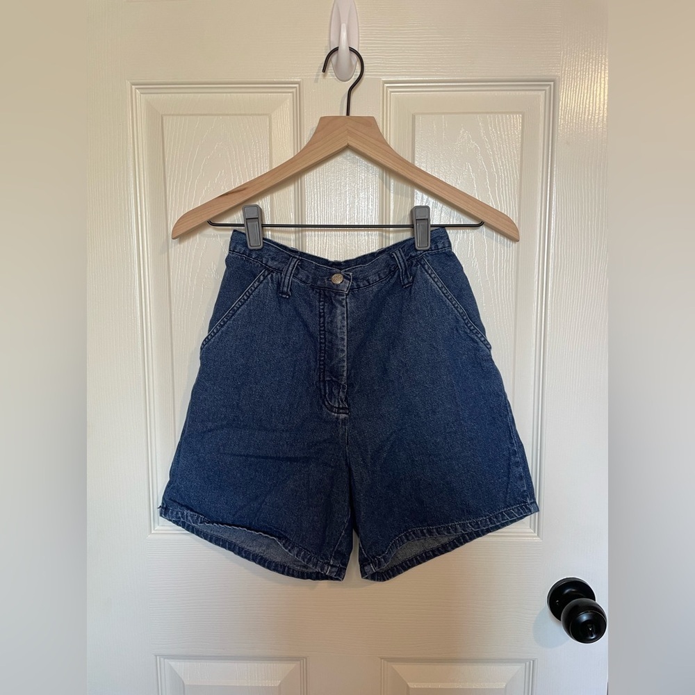 Petite Sophisticate Vintage Americana Dark Wash High Waisted Shorts Size 2